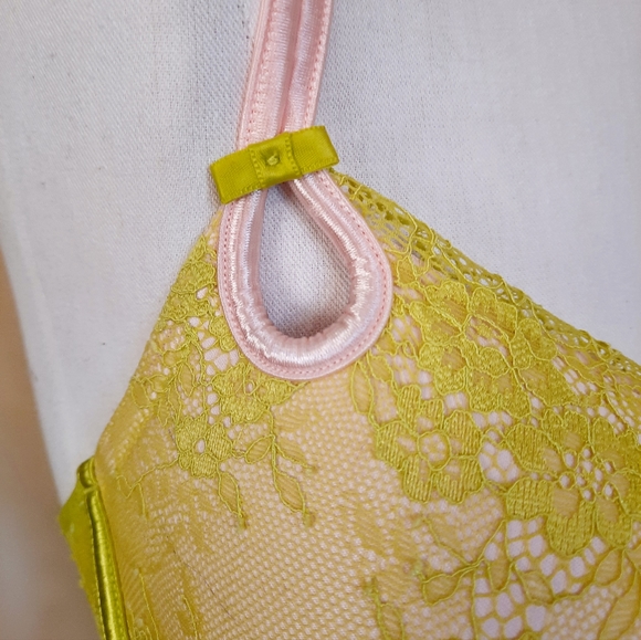 Victoria's Secret Push-up "Sexy Little Things" Bra in Size 36DD + Bonus!! 👙 - Picture 6 of 10